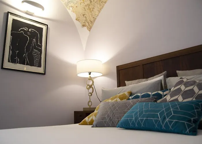 Palazzo Stendardo 카바드티레니